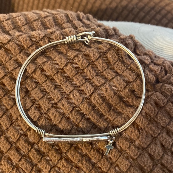 ANGEL WING BANGLE BRACELET - Picture 2 of 2